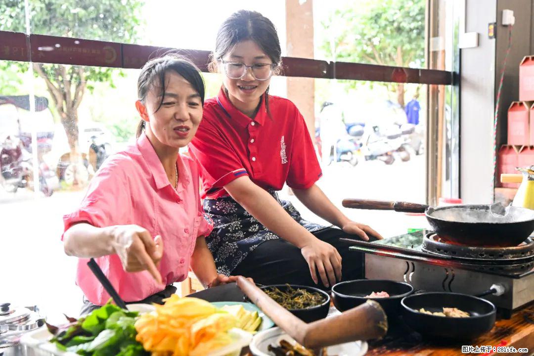 全网追的“扁担女孩”，找了一份暑假工，时薪12元 - 丹东生活资讯 - 丹东28生活网 dandong.28life.com